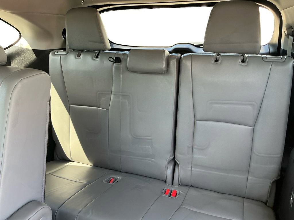 Used 2025 Toyota Highlander XLE AWD/4WD image 21
