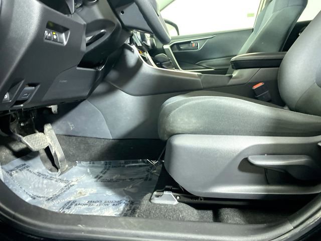 Used 2021 Toyota RAV4 LE image 20