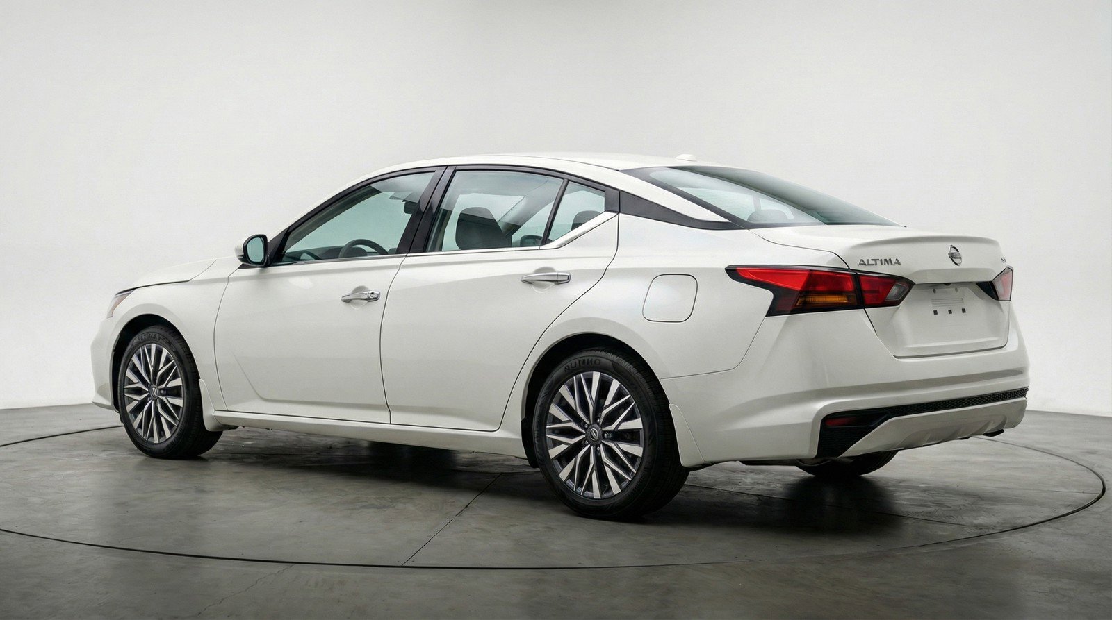 Used 2025 Nissan Altima 2.5 SV image 6