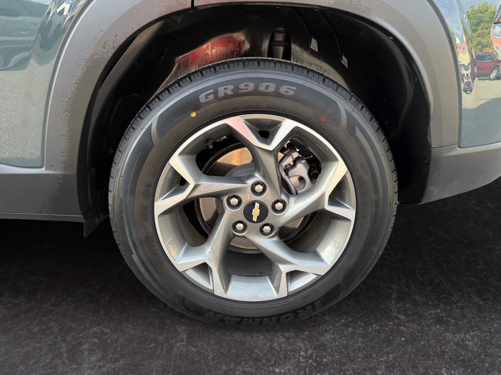 Used 2025 Chevrolet Trax LT FWD image 15