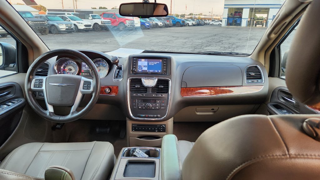 Used 2012 Chrysler Town & Country Touring-L w/ Entertainment Group #2 FWD image 35