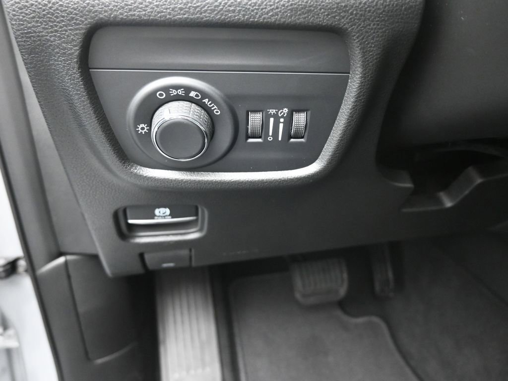 New 2026 Jeep Grand Cherokee Altitude image 21