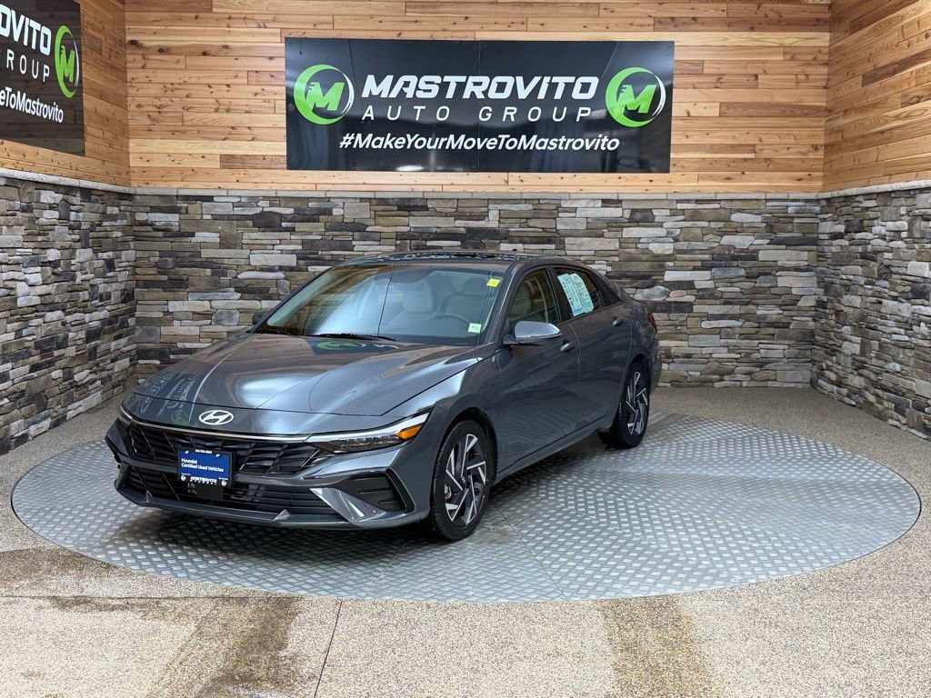 Certified 2025 Hyundai Elantra Limited image 4