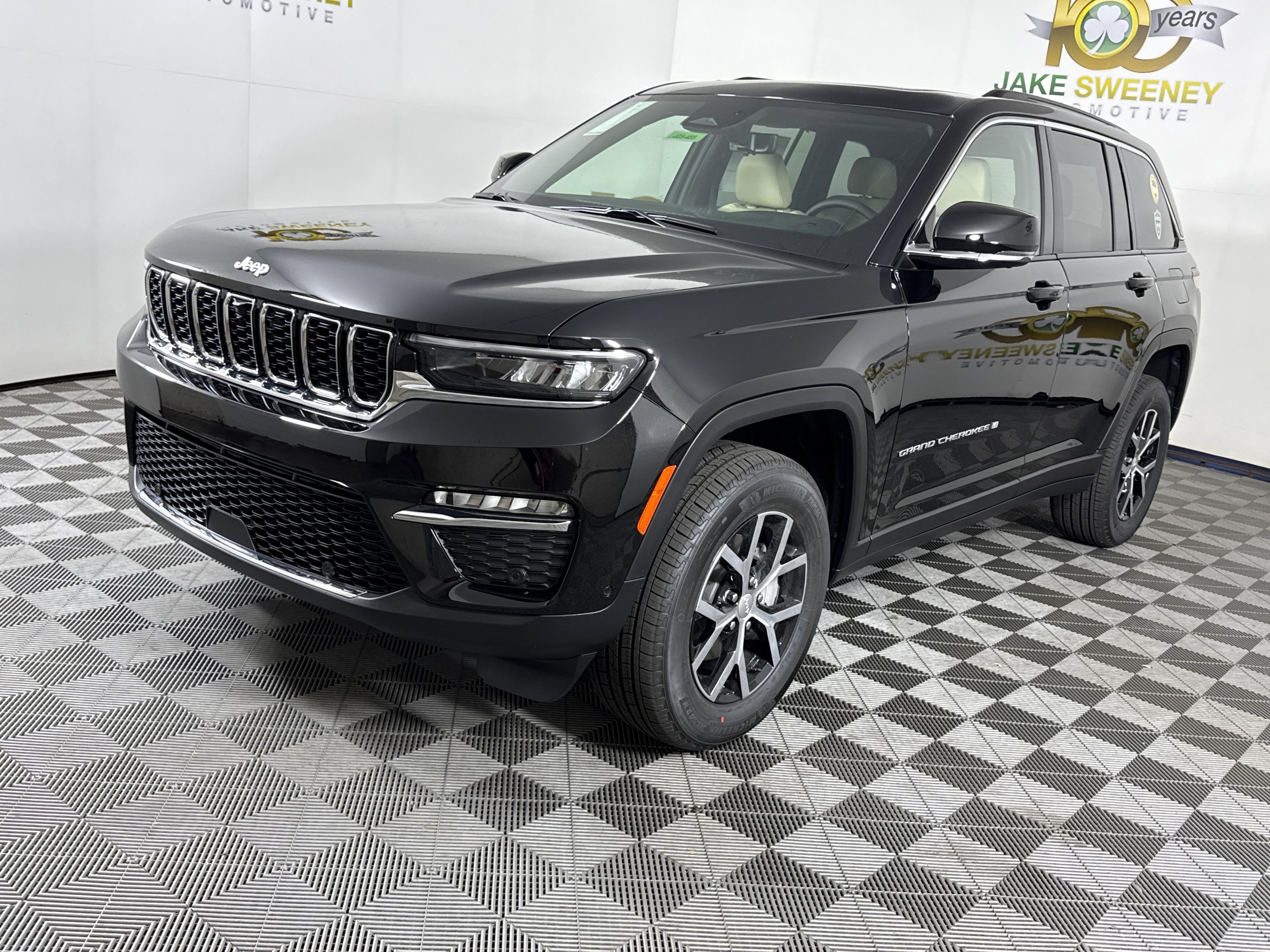 New 2025 Jeep Grand Cherokee Limited w/ Luxury Tech Group II image 3
