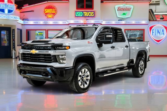 Used 2025 Chevrolet Silverado 2500 Custom w/ Custom Value Package AWD/4WD image 2