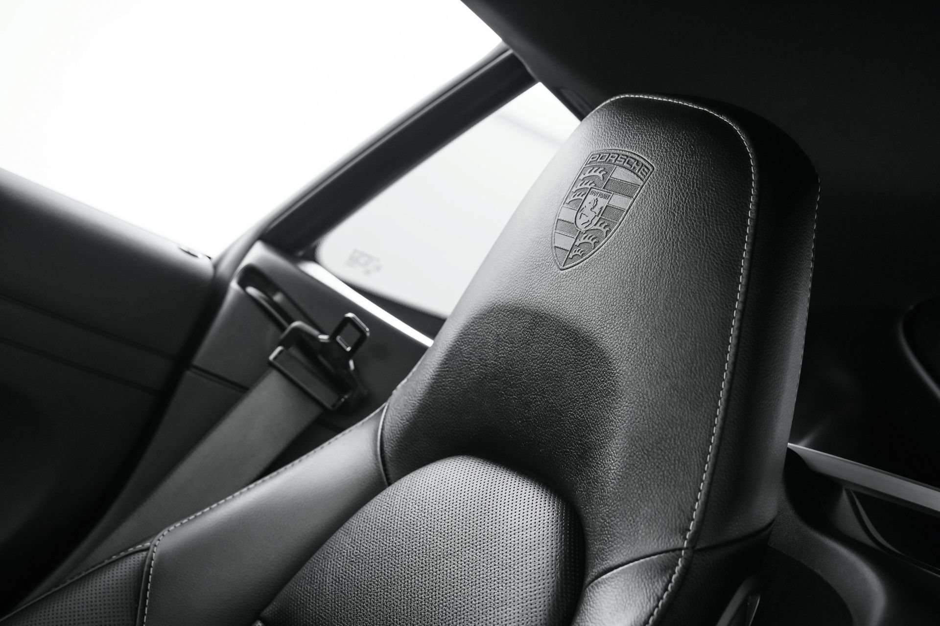 Used 2025 Porsche 718 Cayman RWD image 92