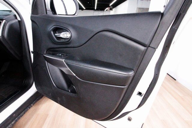 Used 2019 Jeep Cherokee Limited w/ Trailer Tow Group image 22