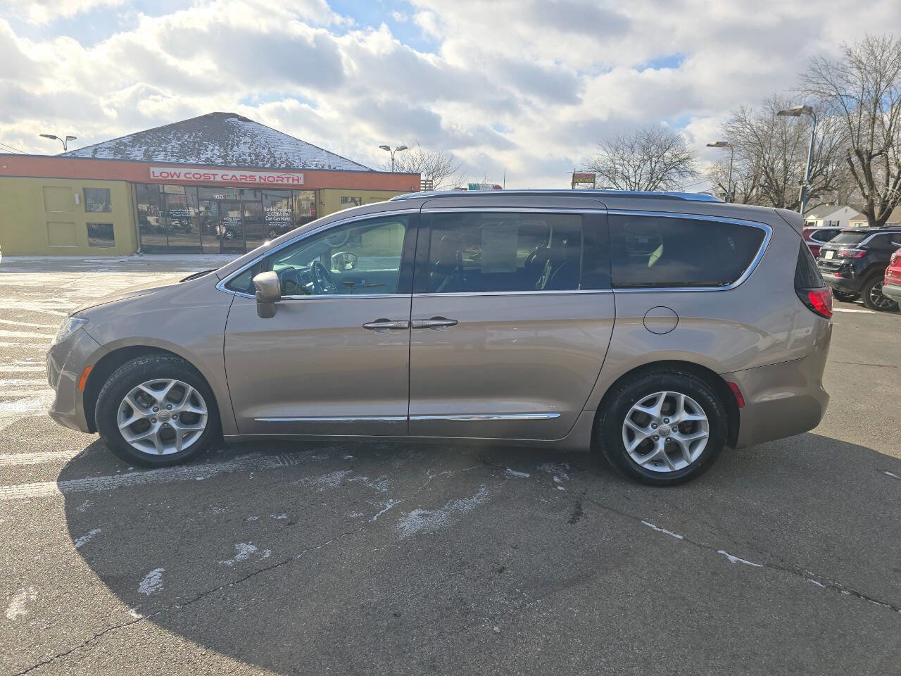 Used 2018 Chrysler Pacifica Touring-L Plus image 3