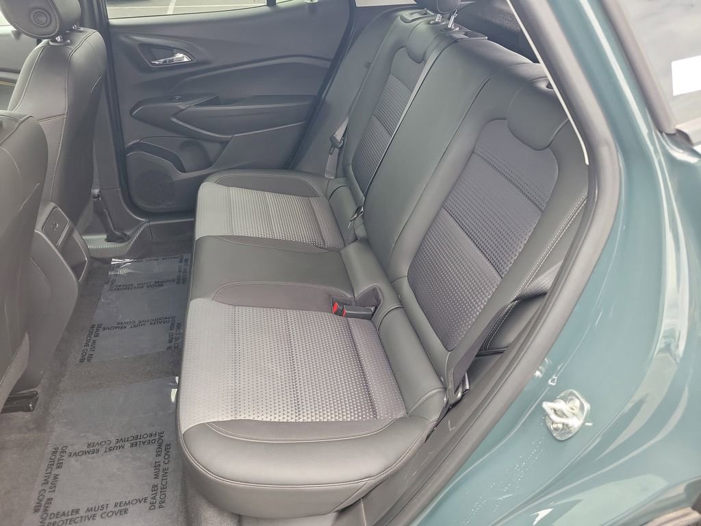 Used 2025 Chevrolet Trax LT FWD image 24