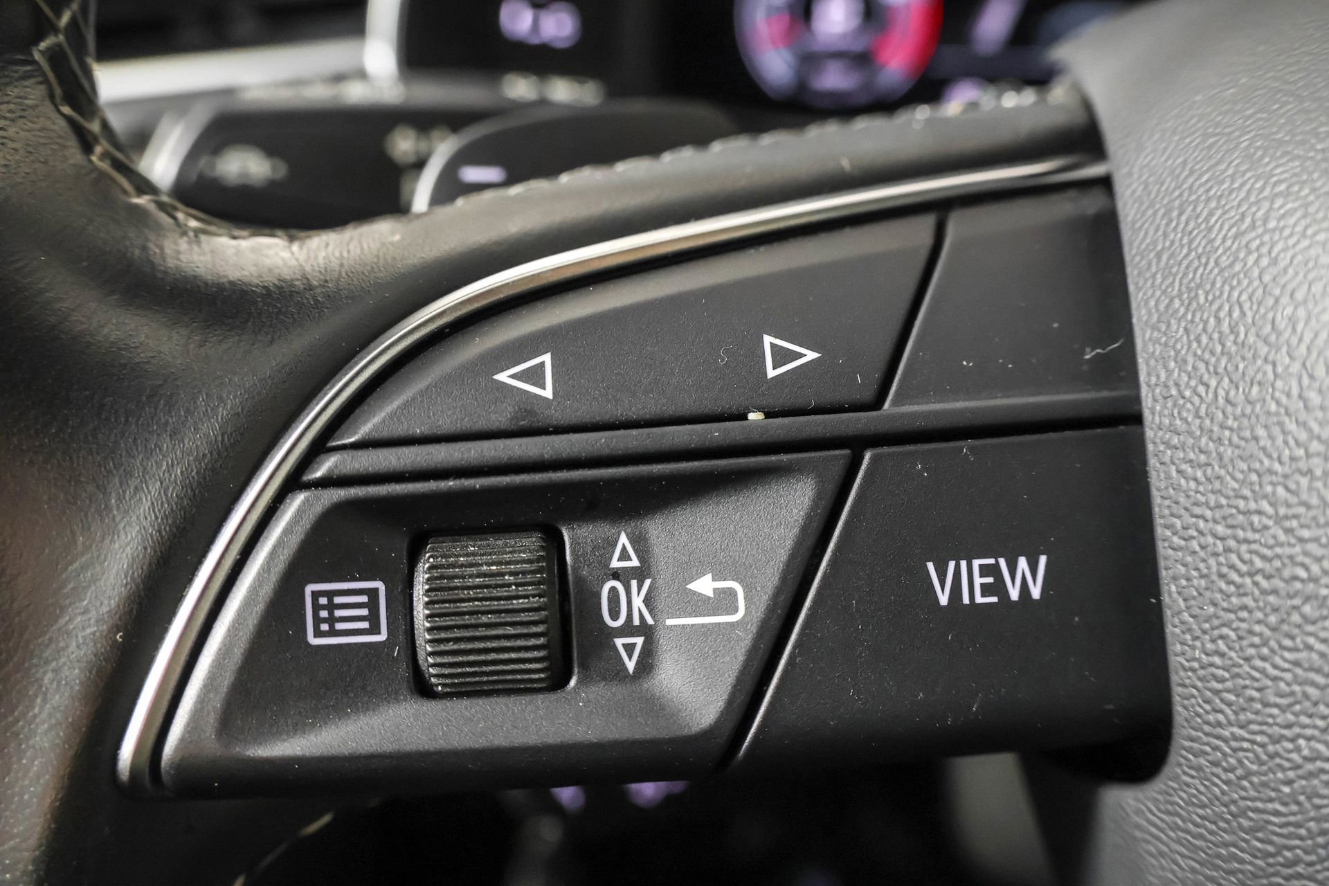 Used 2022 Audi Q8 Premium image 28