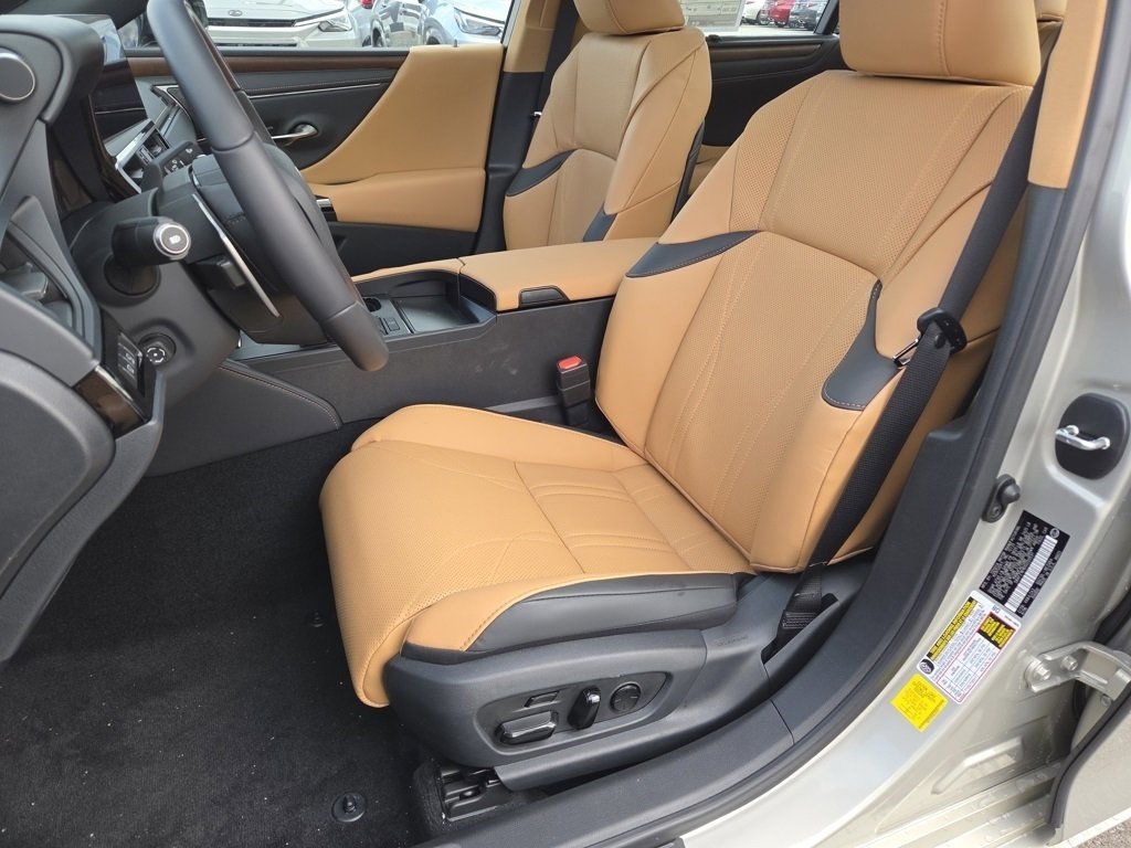 New 2025 Lexus ES 350 Ultra Luxury image 6