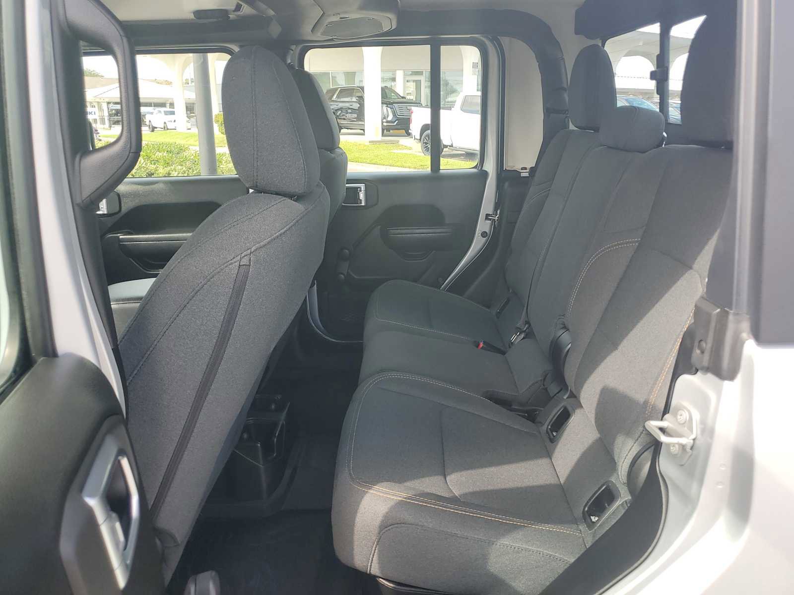 Used 2024 Jeep Gladiator Sport image 14