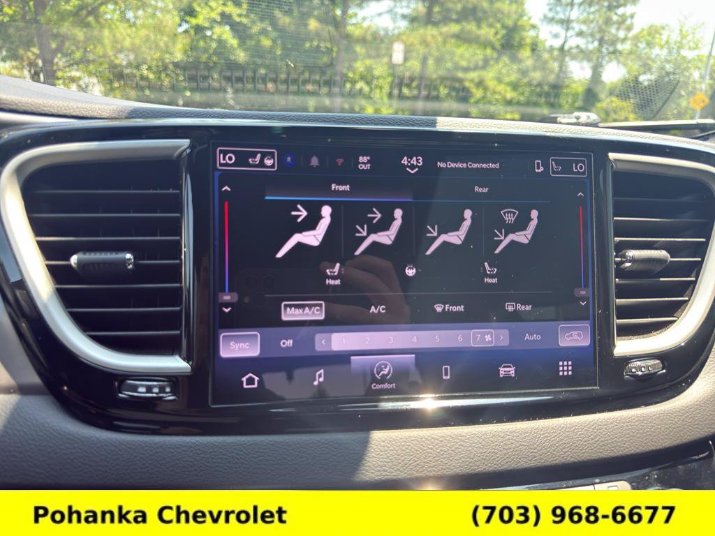 Used 2025 Chrysler Pacifica Select FWD image 14