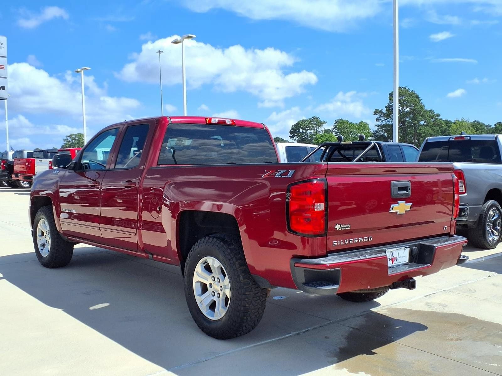 Used 2018 Chevrolet Silverado 1500 LT w/ All Star Edition AWD/4WD image 2