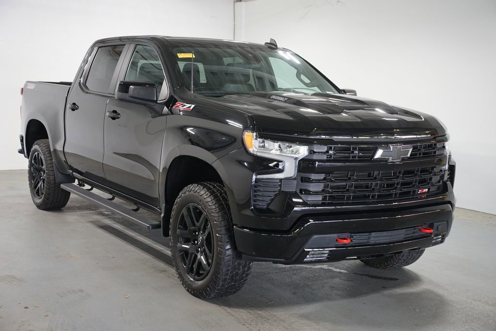 Used 2024 Chevrolet Silverado 1500 LT Trail Boss w/ Convenience Package II AWD/4WD image 3