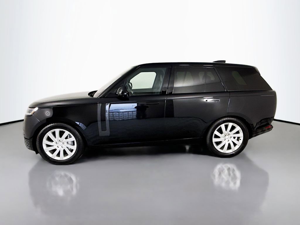 Used 2023 Land Rover Range Rover SE image 2