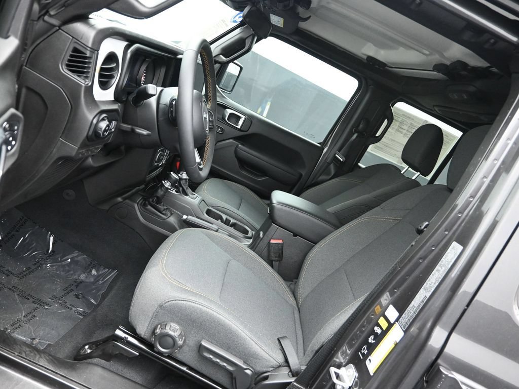 Used 2025 Jeep Gladiator Sport AWD/4WD image 11