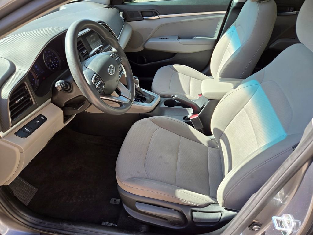 Used 2020 Hyundai Elantra SE FWD image 12