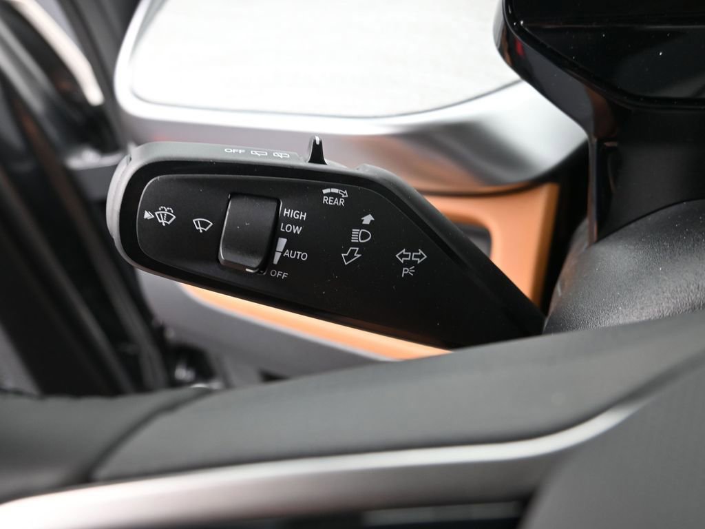 New 2025 Volkswagen ID. Buzz Pro S Plus image 19