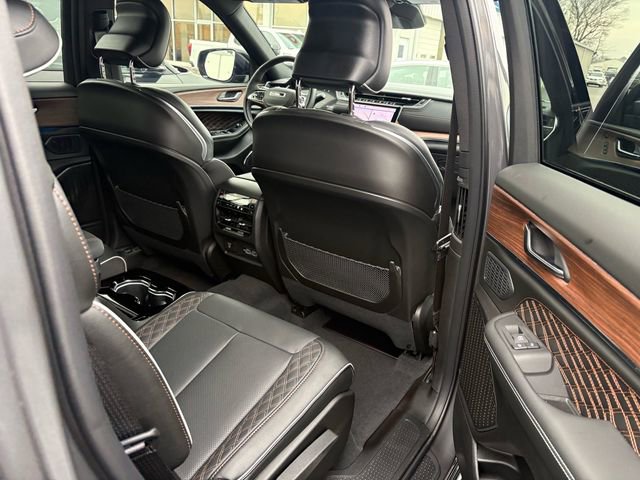 Used 2025 Jeep Grand Cherokee L Summit image 31