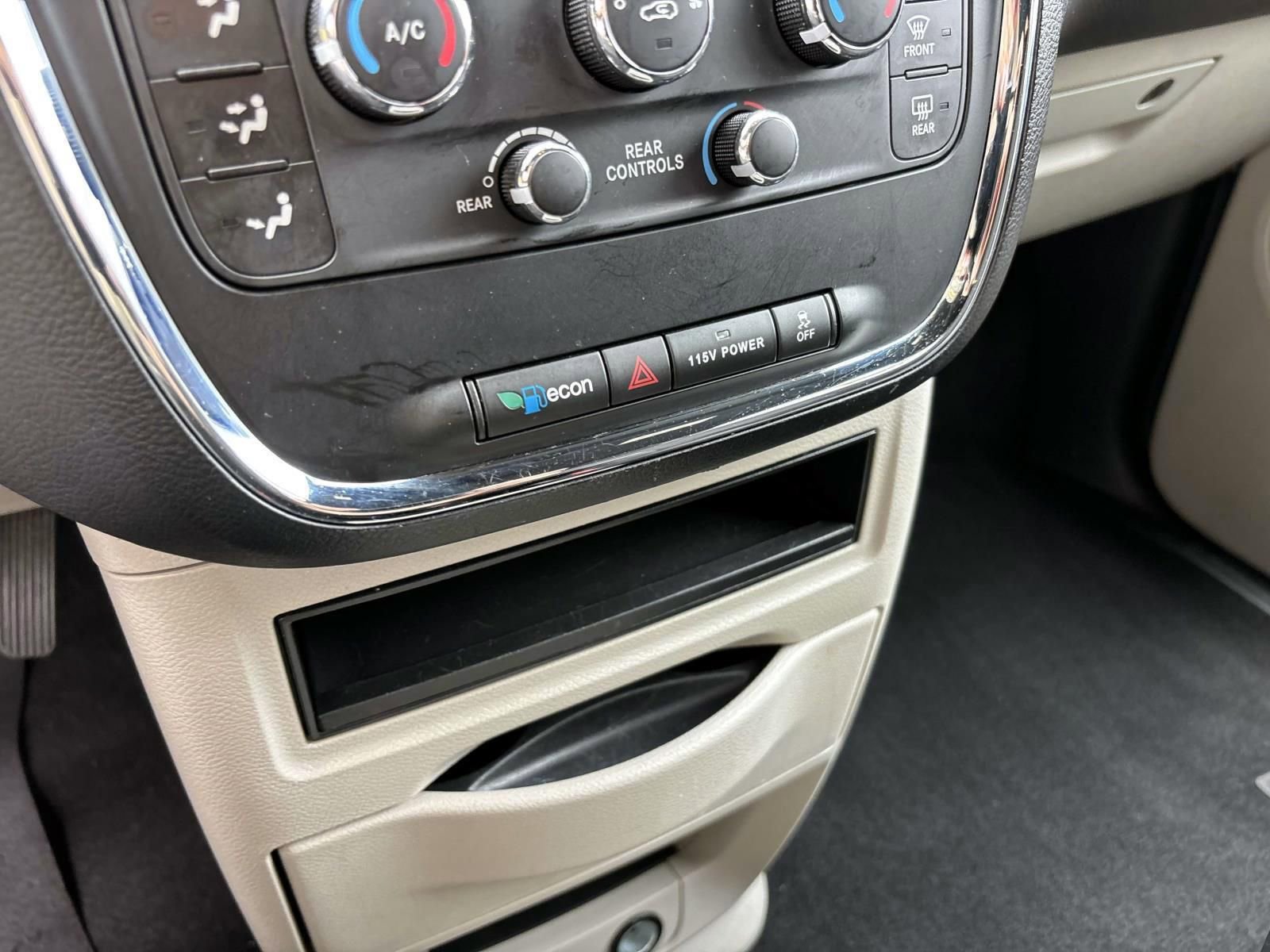 Used 2014 Dodge Grand Caravan SE image 22