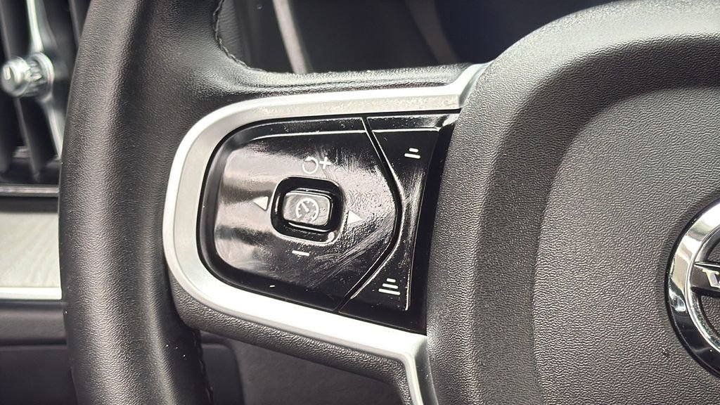 Certified 2025 Volvo XC60 B5 Plus image 10