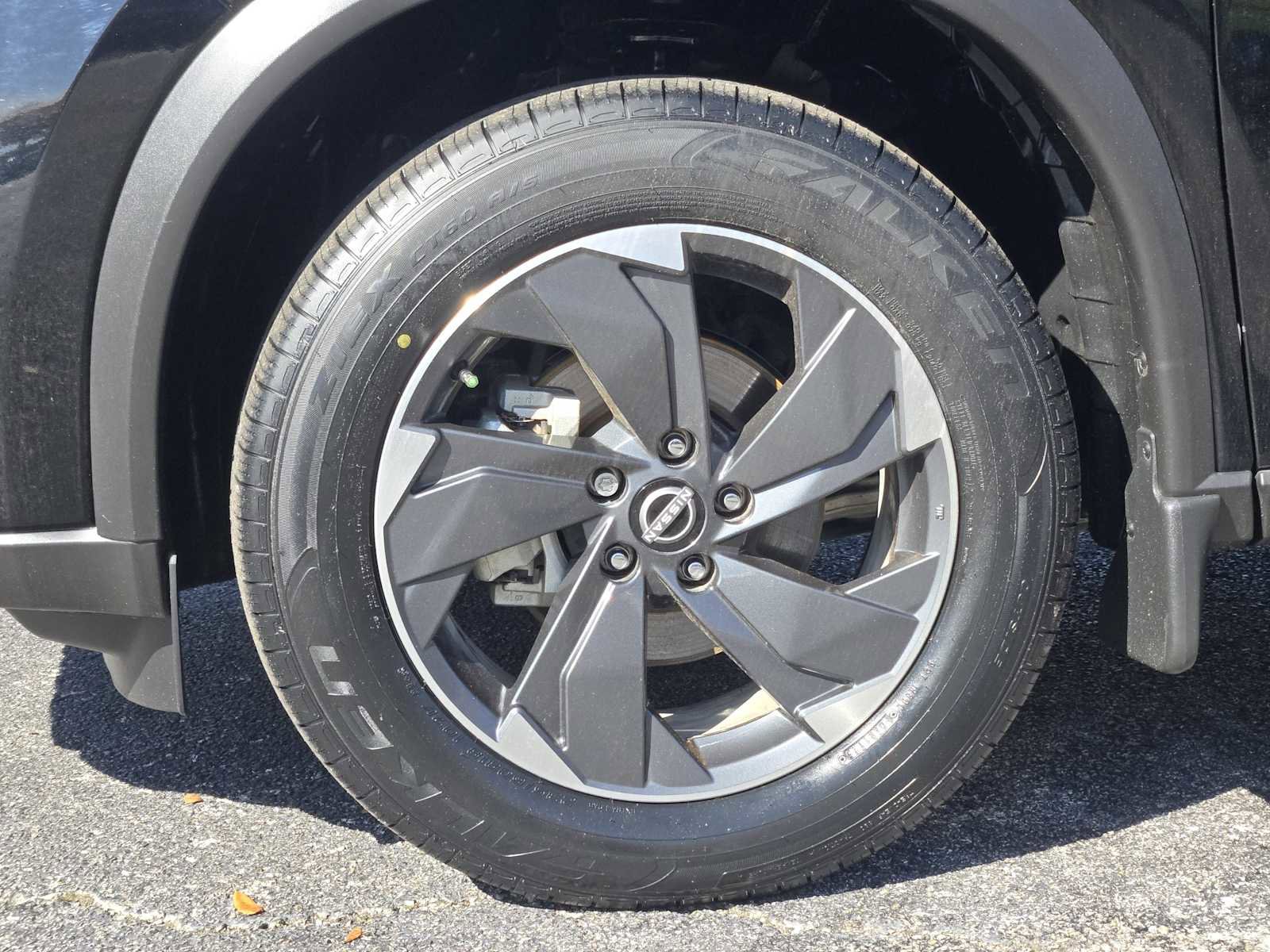 Used 2024 Nissan Rogue SV FWD image 30