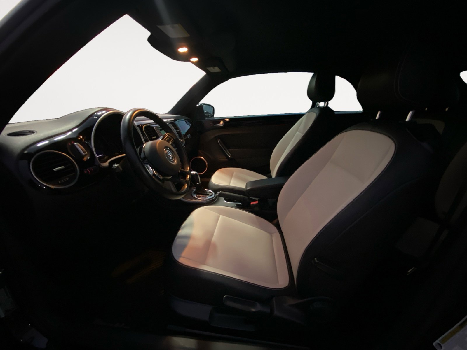 Used 2019 Volkswagen Beetle 2.0T S image 23