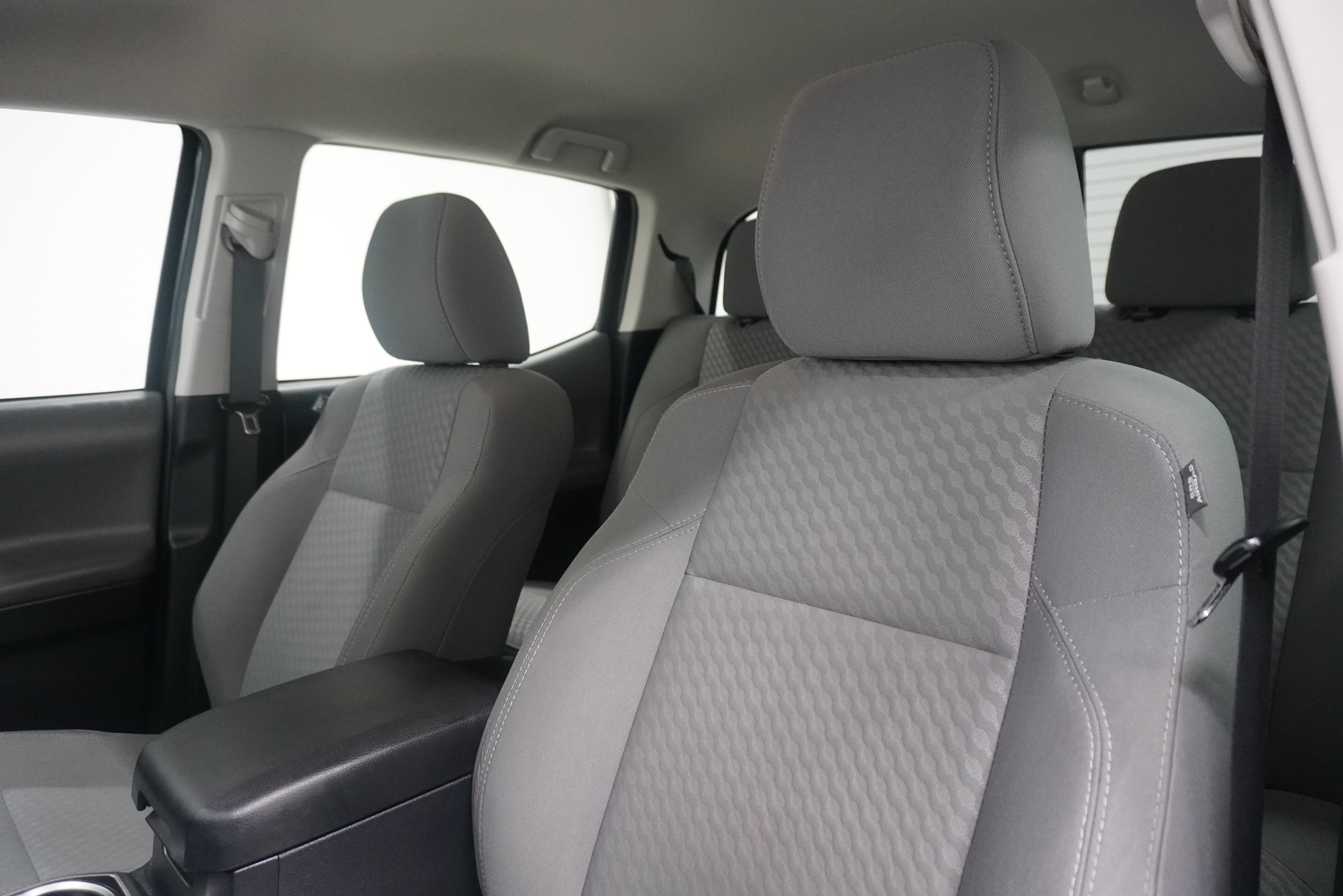 Used 2020 Toyota Tacoma SR5 RWD image 9