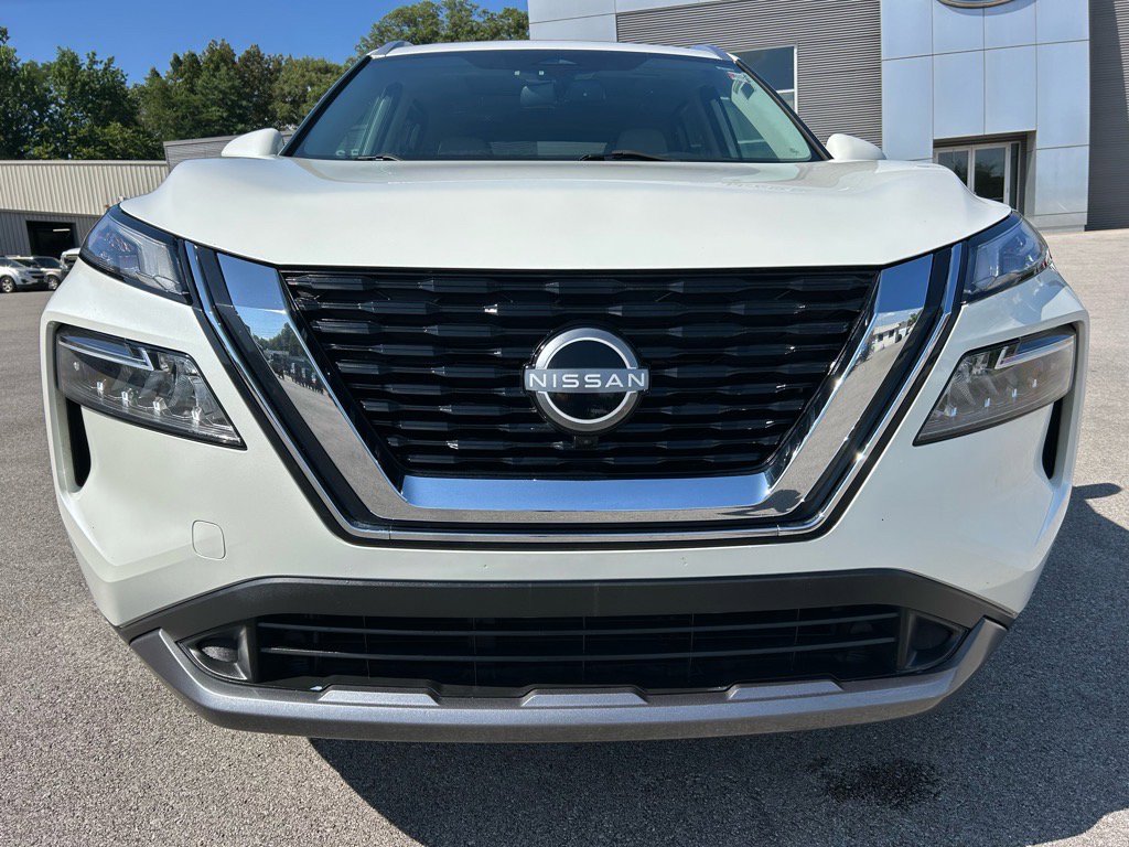 Used 2023 Nissan Rogue SL image 2