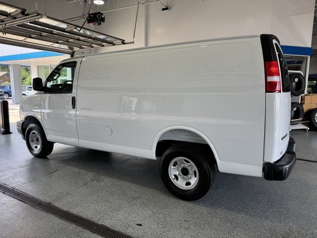Used 2025 Chevrolet Express 2500 w/ Driver Convenience Package image 5
