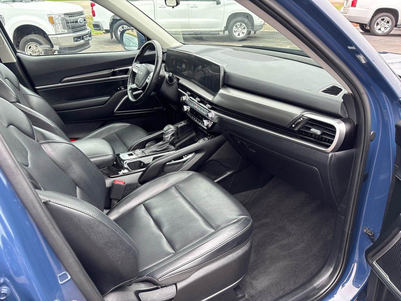 Used 2025 Kia Telluride S AWD/4WD image 41