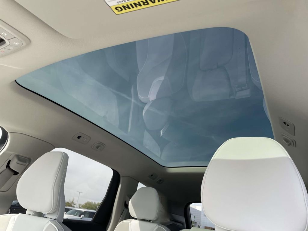 Used 2025 Volvo EX90 Ultra w/ Protection Package Premier image 9