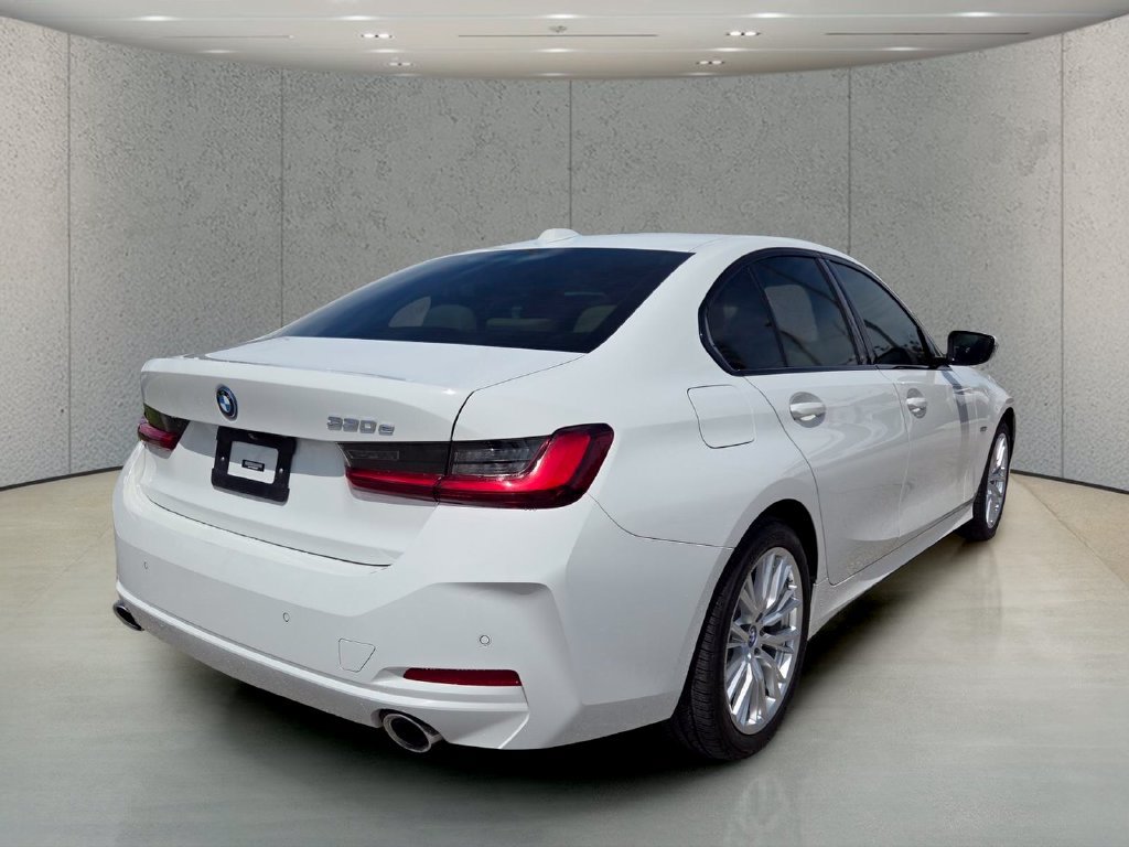 Used 2023 BMW 330e w/ Driving Assistance Package RWD image 5