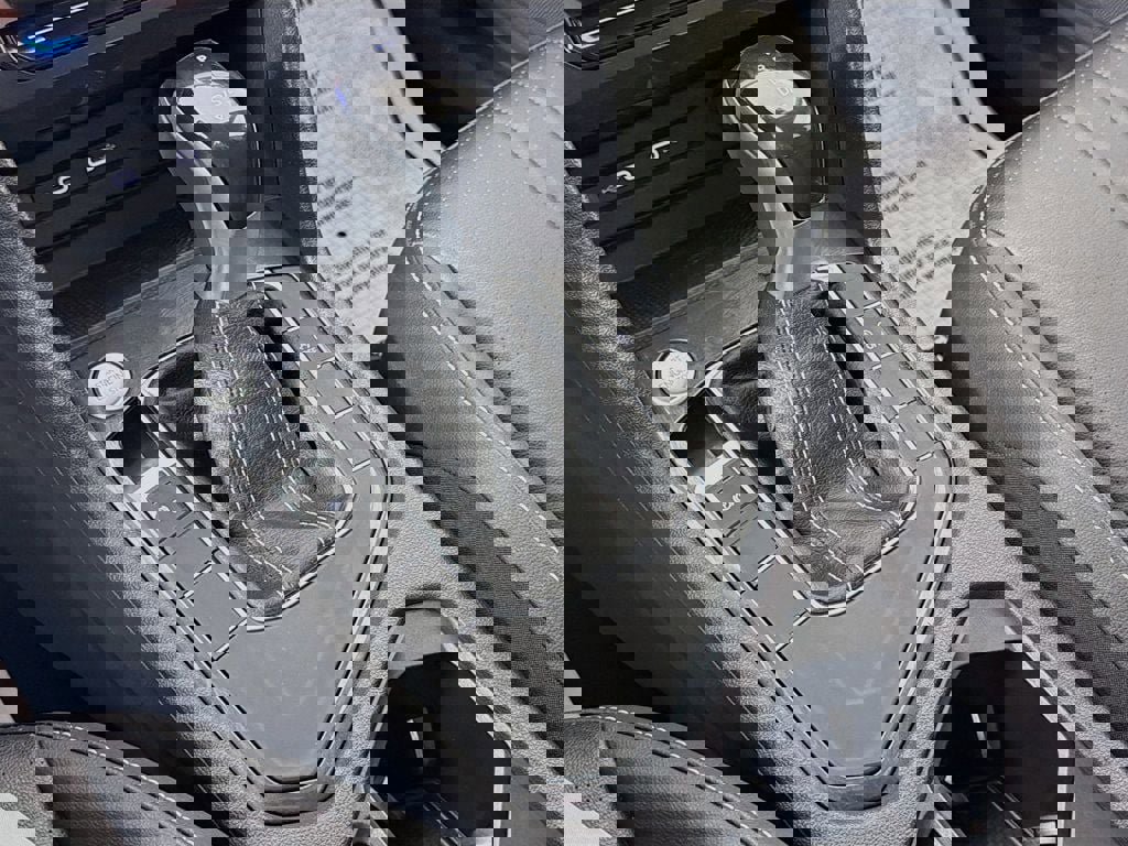 Used 2023 Volkswagen Tiguan SE FWD image 16