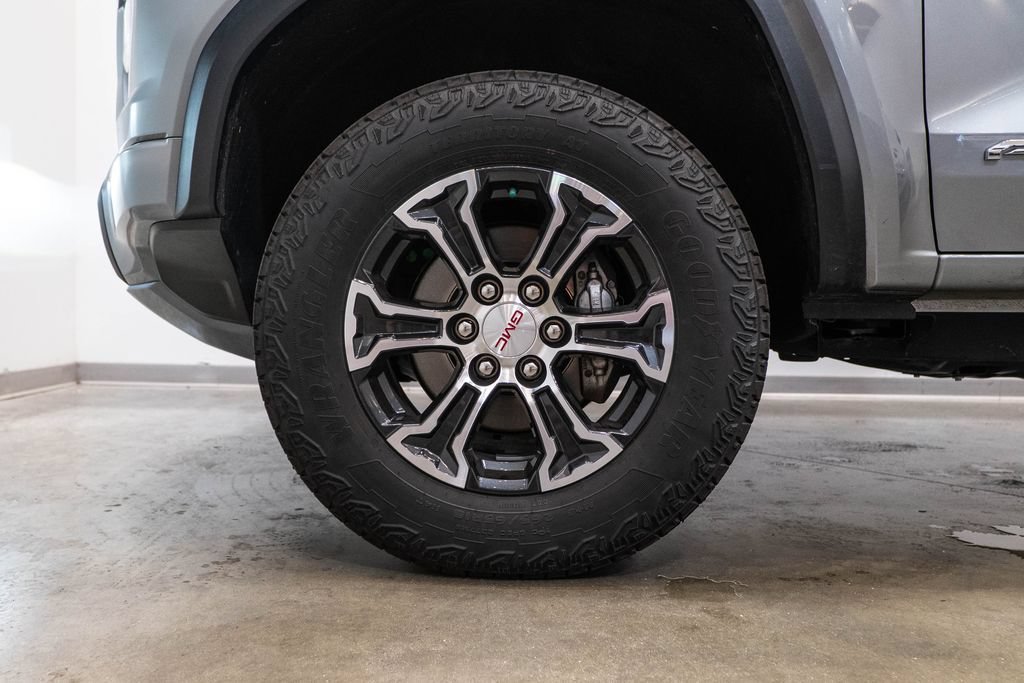 Used 2024 GMC Canyon AT4 w/ Technology Package AWD/4WD image 11