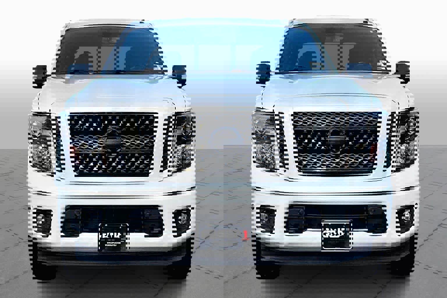 Used 2019 Nissan Titan SV w/ SV Convenience Package image 3