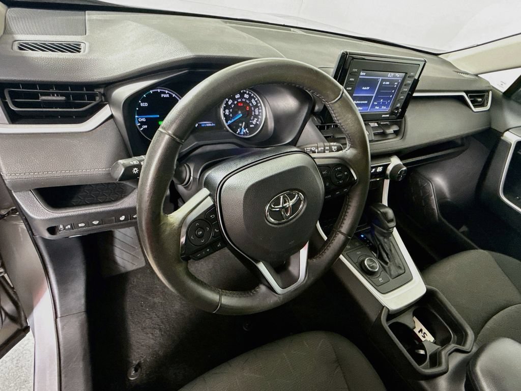 Certified 2020 Toyota RAV4 XLE w/ Convenience Package AWD/4WD image 9