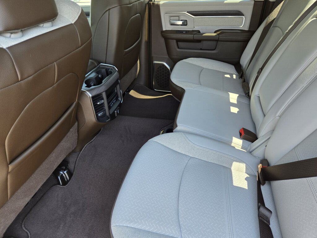 New 2026 RAM 2500 Laramie AWD/4WD image 10