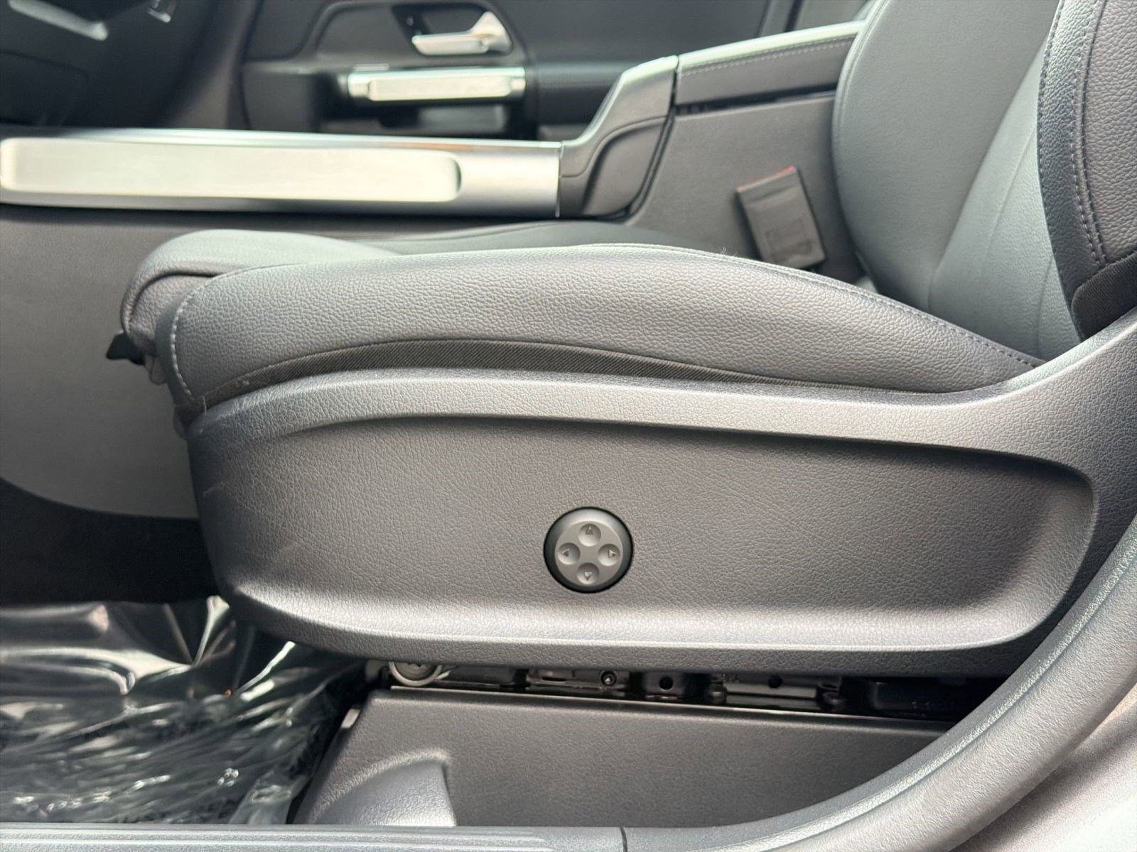 Certified 2026 Mercedes-Benz GLB 250 4MATIC image 14