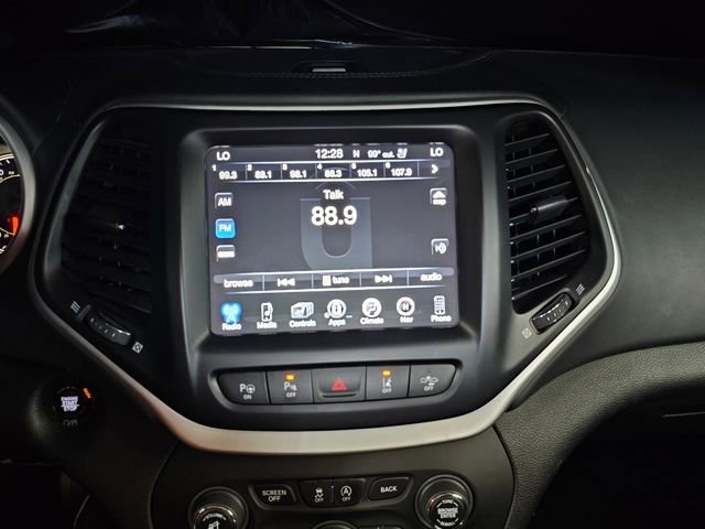 Used 2018 Jeep Cherokee Overland w/ Technology Group image 23