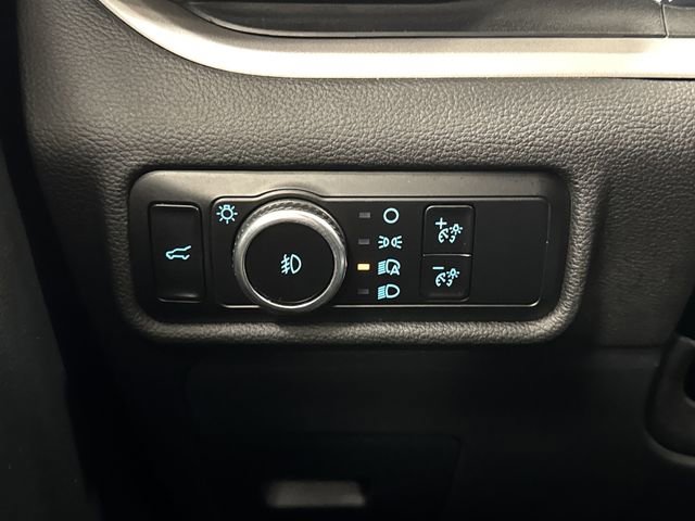 Used 2023 Ford Explorer XLT image 26