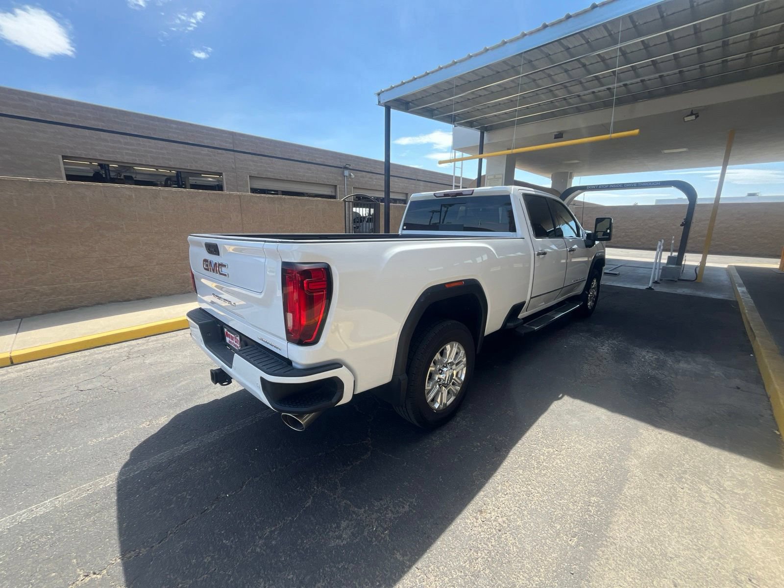 Certified 2020 GMC Sierra 2500 Denali w/ Denali Ultimate Package AWD/4WD image 4