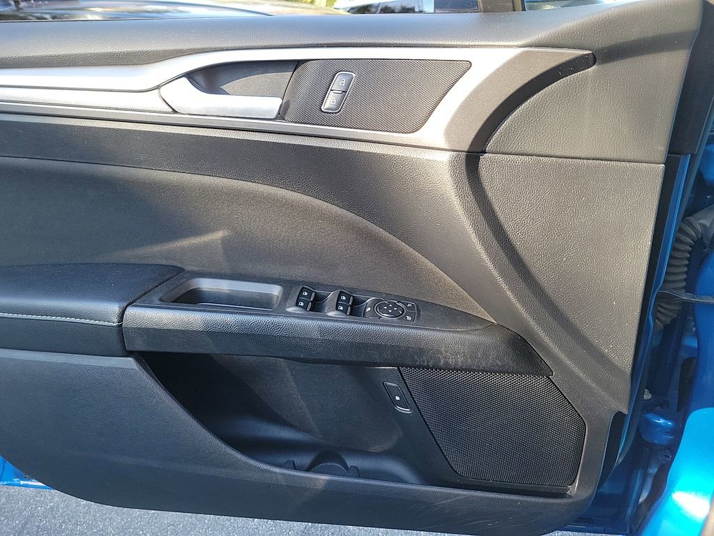 Used 2019 Ford Fusion SE image 28