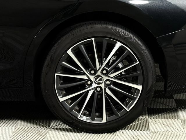 Used 2025 Lexus ES 300h w/ Premium Package FWD image 15