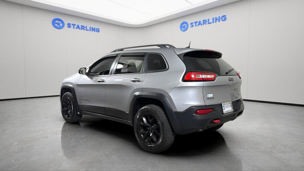 Used 2017 Jeep Cherokee Trailhawk AWD/4WD image 5