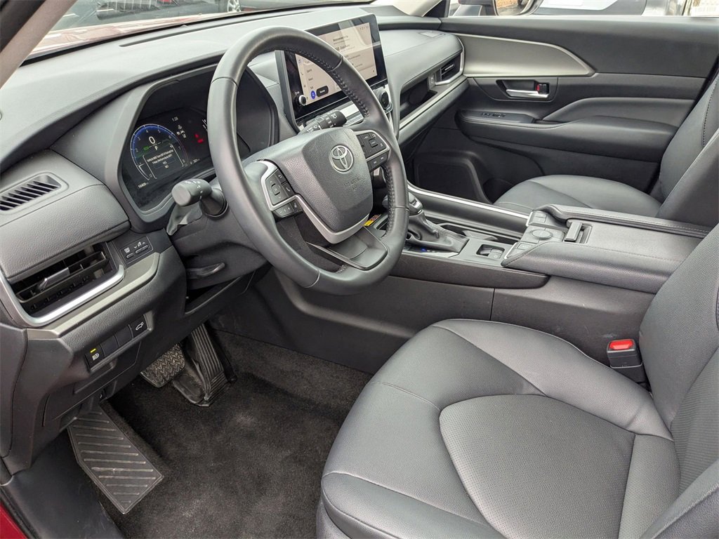 Used 2025 Toyota Grand Highlander AWD image 17
