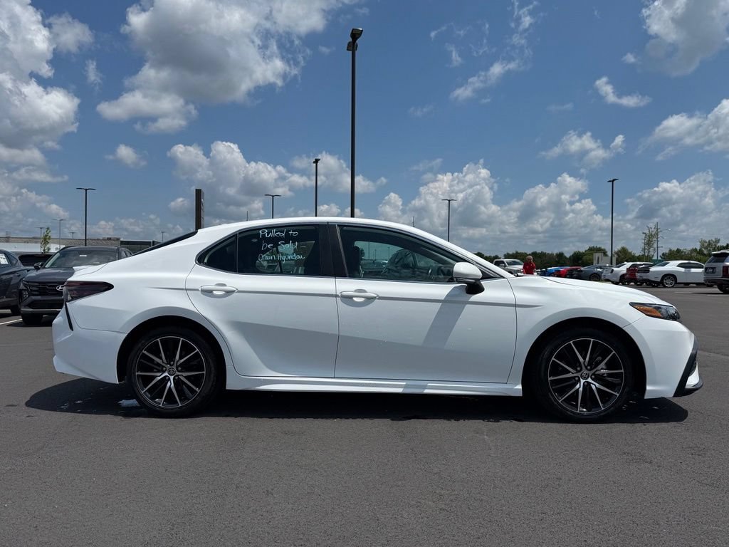 Used 2024 Toyota Camry SE FWD image 4