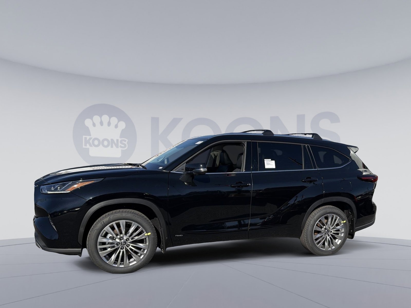 New 2026 Toyota Highlander Platinum image 2