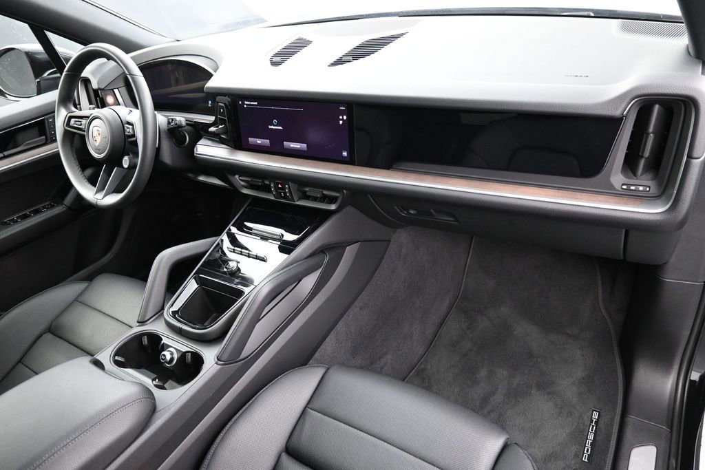 Certified 2025 Porsche Cayenne AWD/4WD image 28